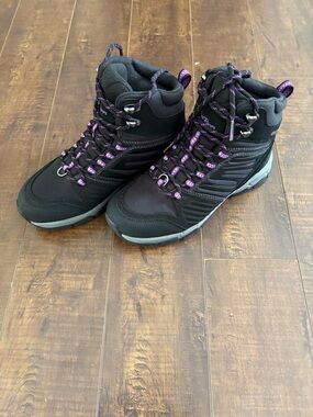 Windriver Woman’s Waterproof Fall/Winter/Spring Boots.  size 7